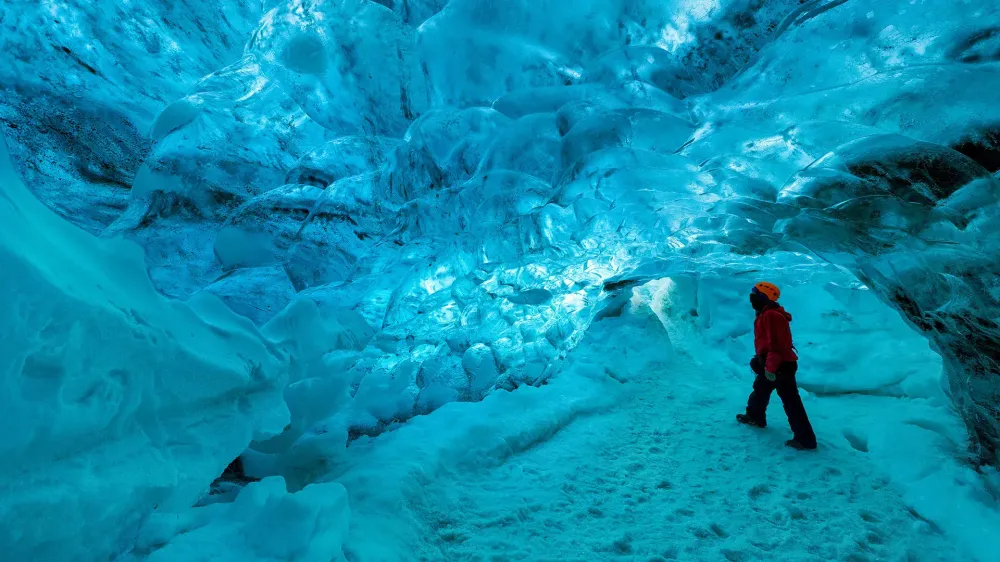 vatnajokull ice cave iceland.
